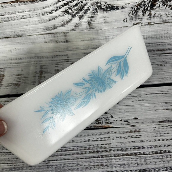 Vintage GLASBAKE Loaf Pan White Blue Flowers Milk Glass BLUE THISTLE J-522 - Picture 5 of 11